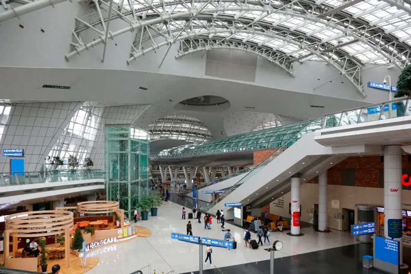 Tragedy at Incheon Airport: Indonesian Man Falls from Third Floor to His Death