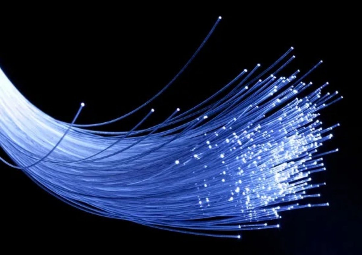Japanese Research Team Breaks Long-Distance Fiber Transmission Record, Transmitting All Netflix Content in One Second