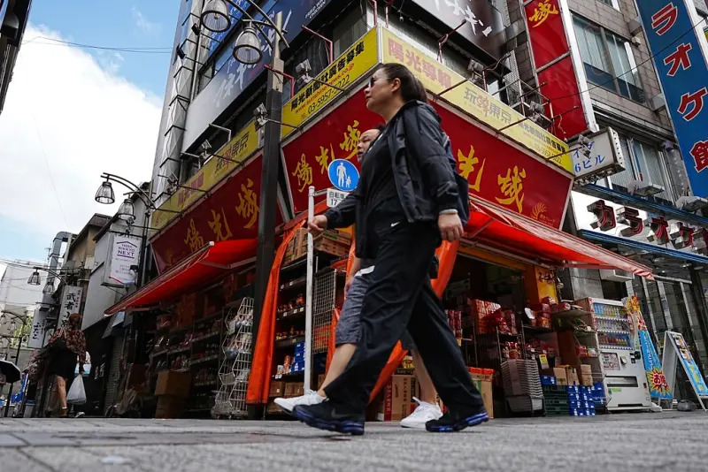 Chinese Investors Rush to Buy Property in Japan with Cash