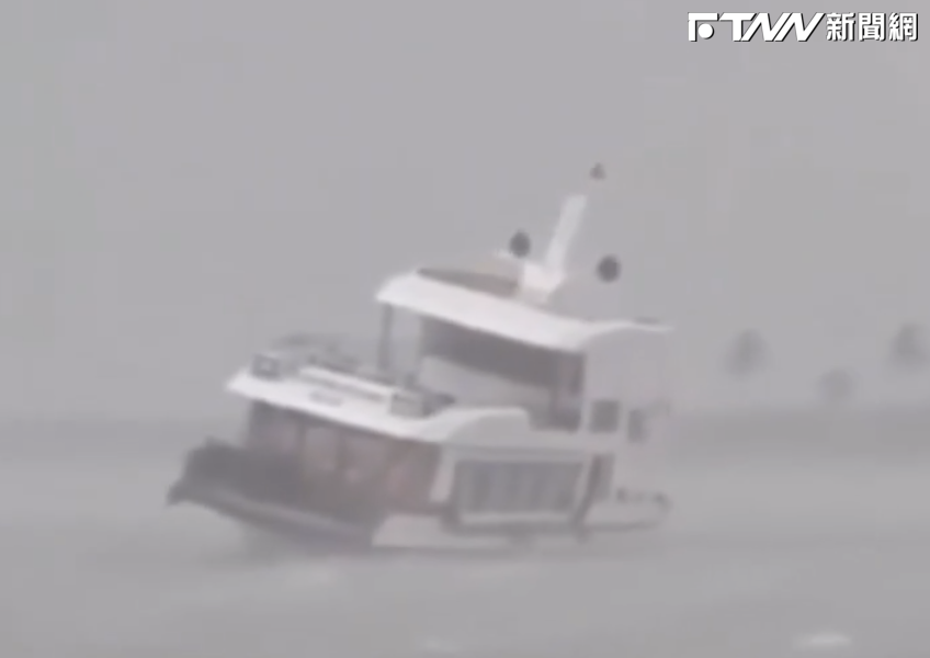 Boat Capsizes in Vietnam's Ha Long Bay: 34 of 53 Tourists Confirmed Dead