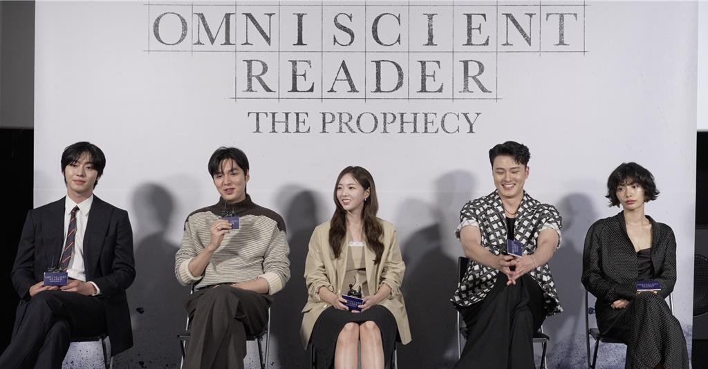 Lee Min Ho's 'The King: Eternal Monarch' Exudes Authenticity! Interview Wows Reporters and Fans