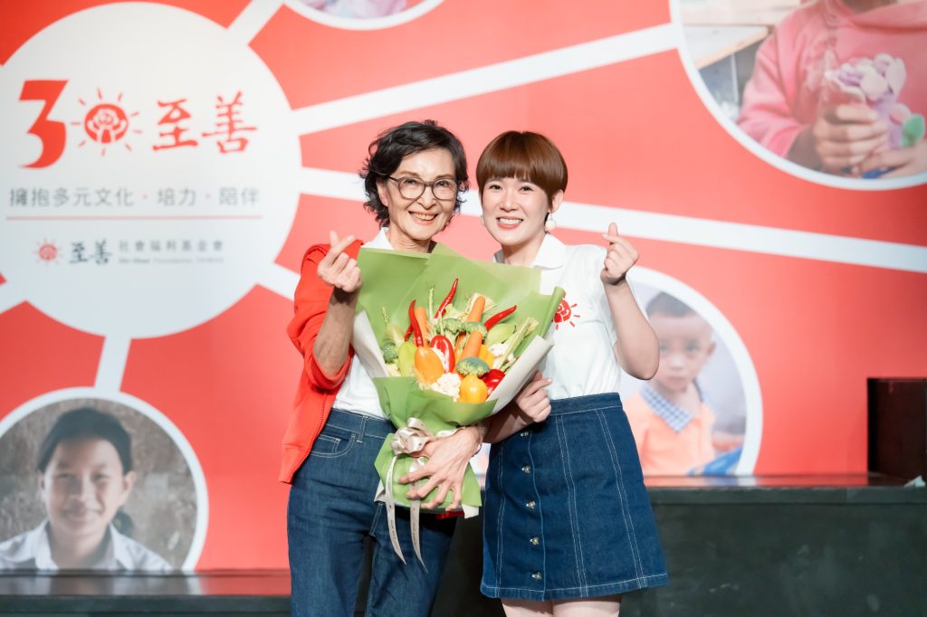 Sun Ke-fang Takes on the Role of Love Ambassador, Adopts Vietnamese Girl
