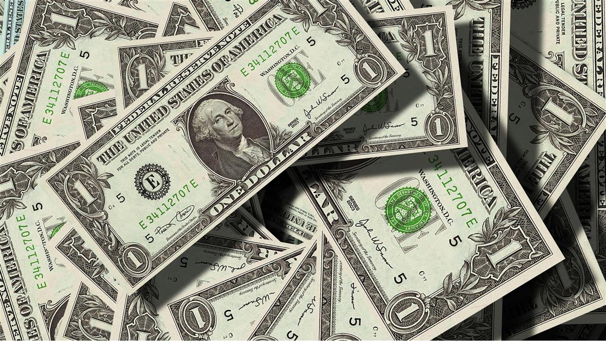 US Faces Default Crisis Soon: CBO Warns of Funding Shortage by August